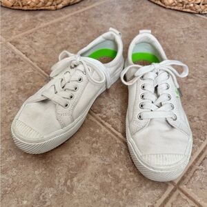 Cariuma White Canvas Sneakers